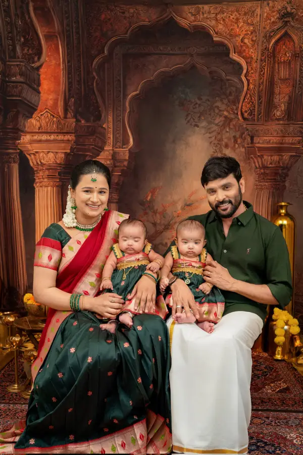 1748325479 9 தங்க மகள்களை அறிமுகப்படுத்திய சினேகன் கன்னிகா காதல் கவிதையின் கியூட் போட்டோக்கள்.webp