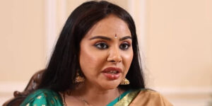 கர்மா சுத்தி அடிக்குதுன்னு கொண்டாடும் ஸ்ரீ ரெட்டி.. அம்மணி வாயிலிருந்து வந்த பெயர்களை துரத்தும் சனி - Cinemapettai 1 Sri reddy Cinemapettai