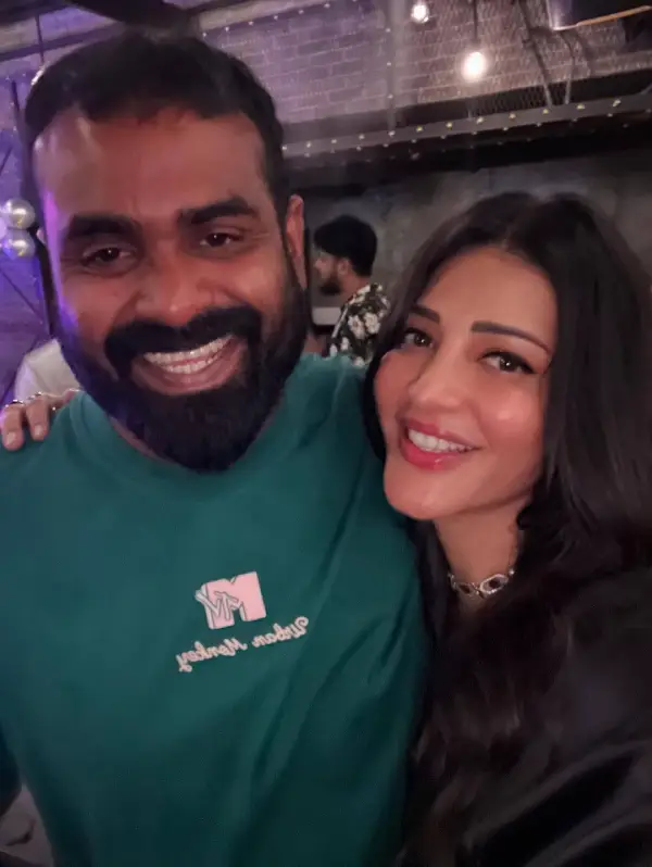 எல்லாரும் எதிர்பார்த்த கூலி படத்தின் BTS புகைப்படங்களை வெளியிட்ட ஸ்ருதிஹாசன் - Cinemapettai 1 எல்லாரும் எதிர்பார்த்த கூலி படத்தின் BTS புகைப்படங்களை வெளியிட்ட ஸ்ருதிஹாசன் Cinemapettai.webp