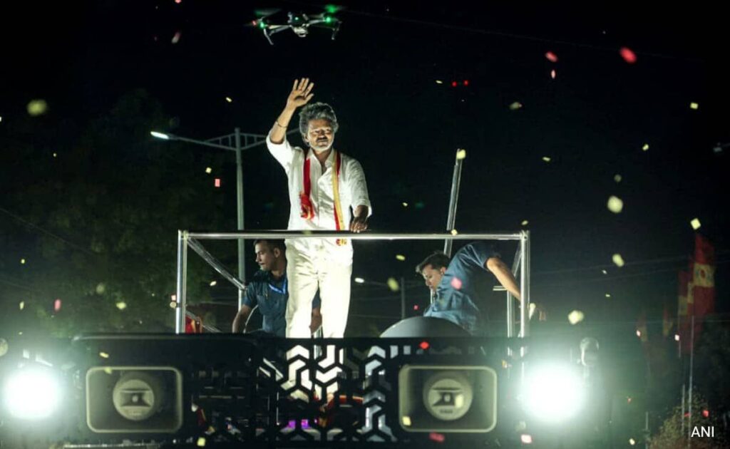 கட்சியை கலைக்கிறாரா விஜய்? எந்த நிகழ்ச்சியும் வேண்டாம்! கடும் நெருக்கடியில் TVK தலைவர் - Cinemapettai 1 tvk-vijay-karur