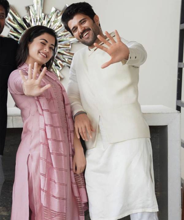 பழைய நிச்சயதார்த்தம், புதிய காதல்.. ரஷ்மிகாவைச் சுற்றி கிளம்பிய ட்ரோல்கள்! - Cinemapettai 1 rashmika-vijay-deverakonda